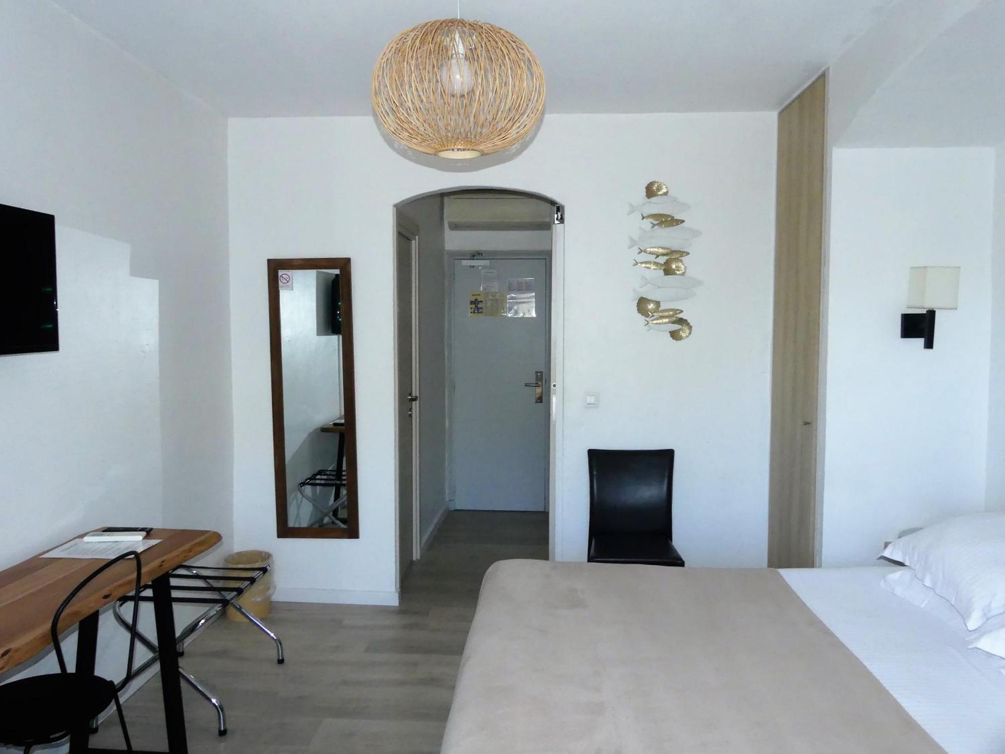Hotel De La Vierge Noire 3*