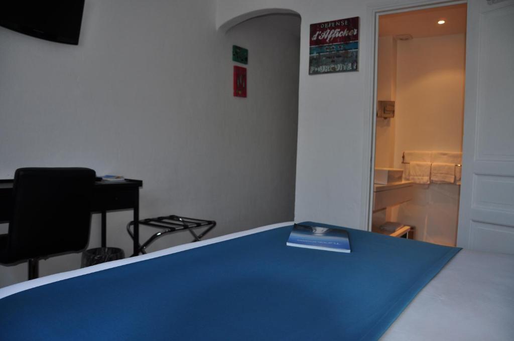 De La Vierge Noire Hotel